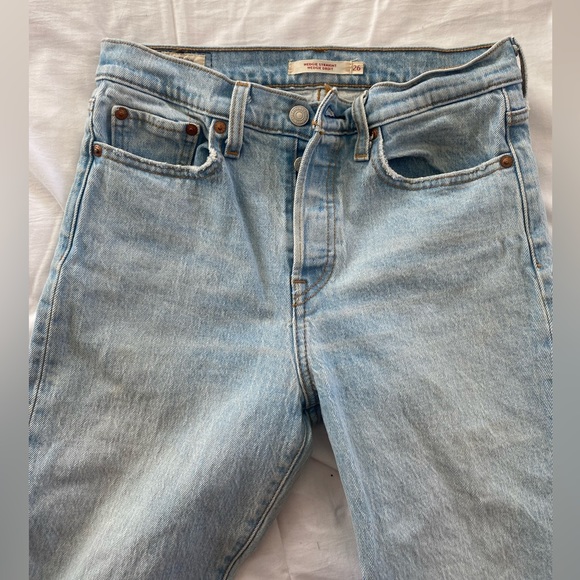 Light Wash Levi’s Wedgie Straight Jeans Size 26 - Picture 2 of 2